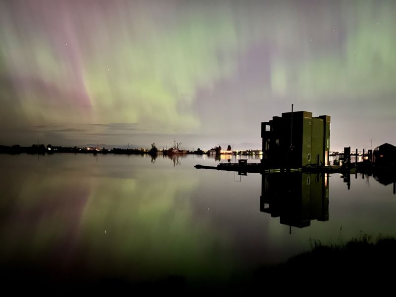 (Adult) Johnny Vantol - Northern Lights Reflection.jpg